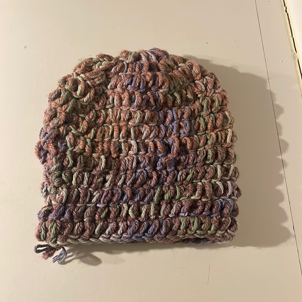 Handmade beanie by me, size small:)